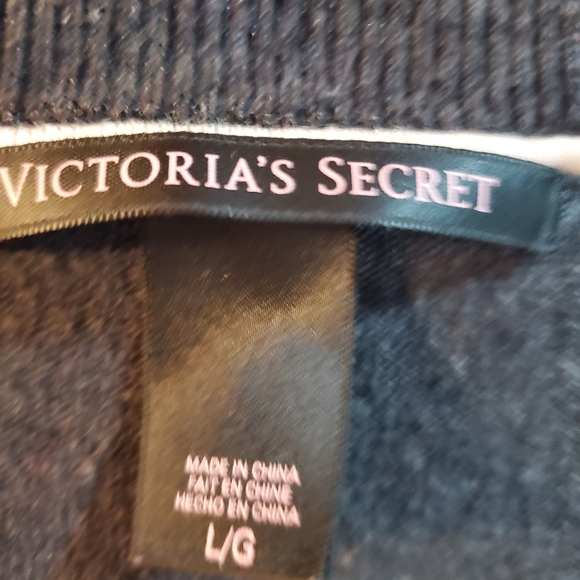 Victoria secret long sleeve tee - Picture 2 of 2